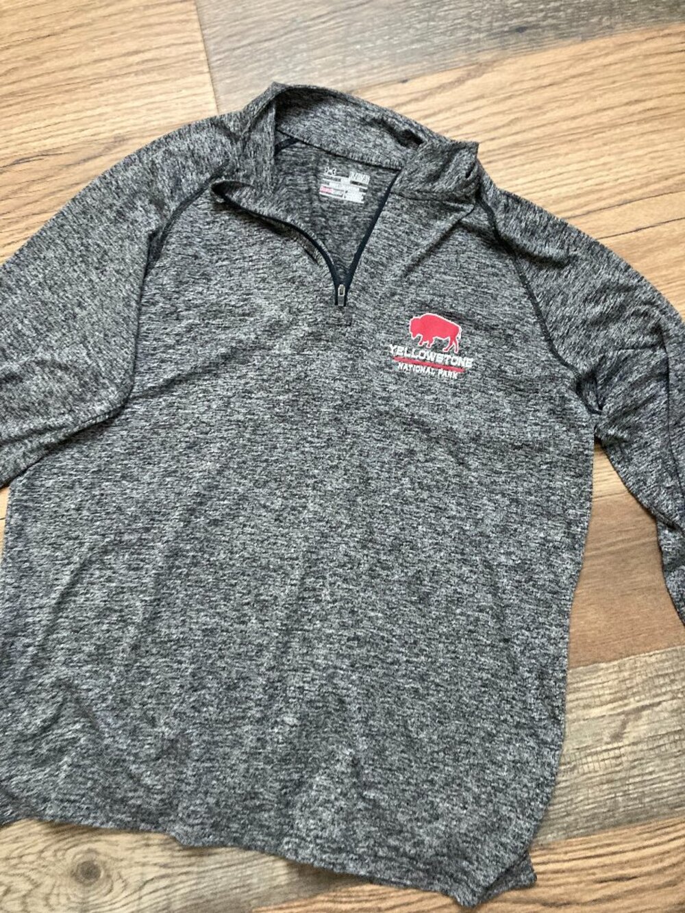 Under Armour Men’s 1/4 Zip Pullover Gray Yellowstone National Park Logo Size XL